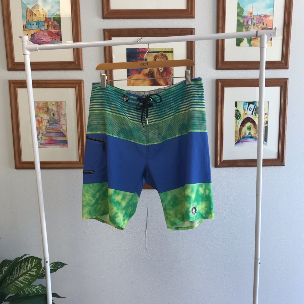 Volcom Striped Swim Trunks Board Shorts Sz 34